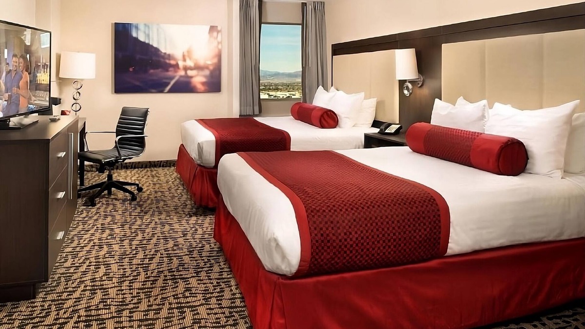 Gateway District Hotel | 2 x Elite 2 Queens at The STRAT Hotel, Casino & Tower
