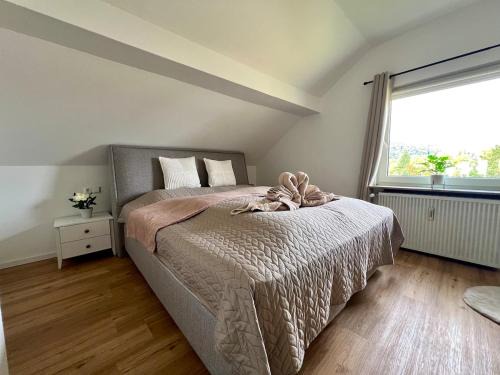 Freudenberg Apartment | 2 Zimmer Dachwohnung mit Burgblick und Kingsize Bett