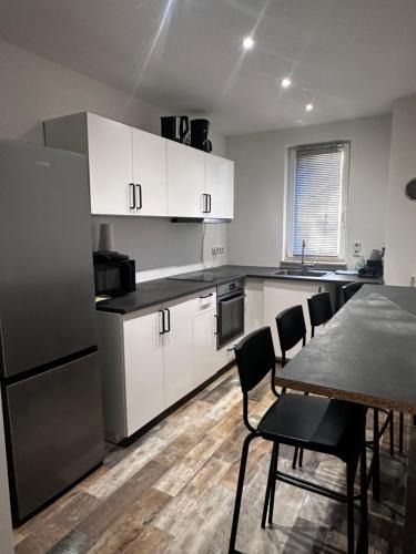 Petershagen Apartment | 2-Zimmer Wohnung, Parkplatz und Terrasse, Nah A10 und Berlin