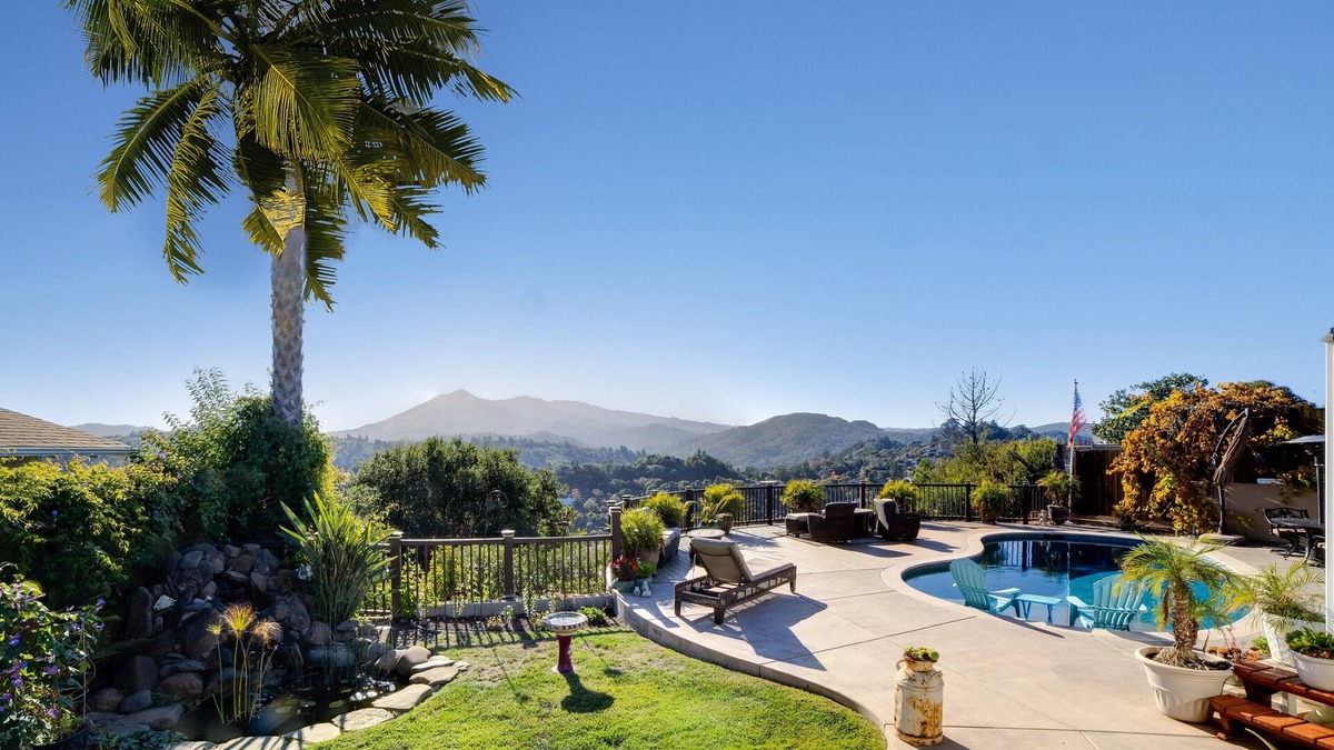 San Rafael House | 20 Mins to SF or 20 mins to 1st wine tasting. ALL 23 RATINGS ARE 5 STARS