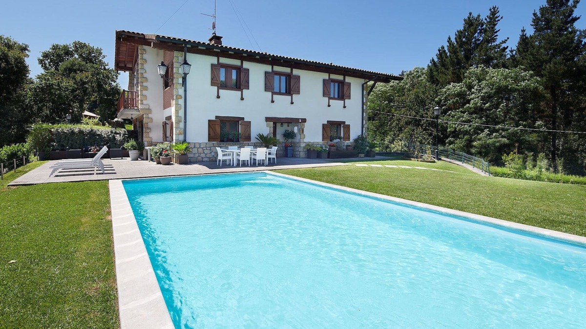 Hondarribia Villa | 20 minutes from San Sebastian, 1 hour from Bilbao. 5 km from France. Bay views.