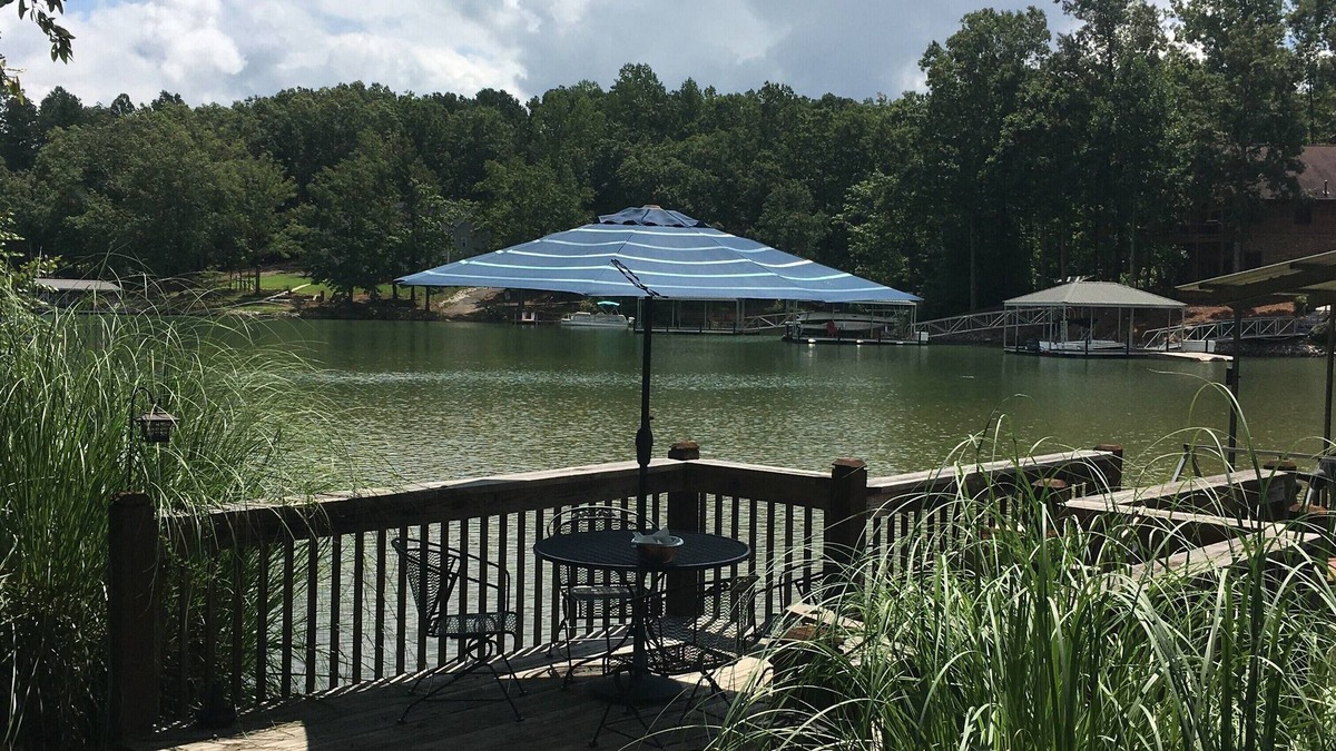Saxony Forest House | 20 Minutes to Clemson - Remodeled 4 BR/3 BA Waterfront
