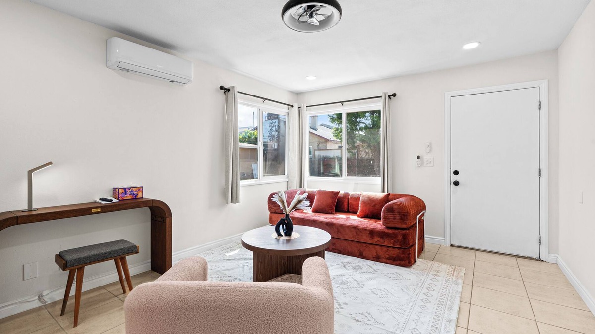 Tustin House | 20% OFF Brand New Furnished 2BR w Private Garage