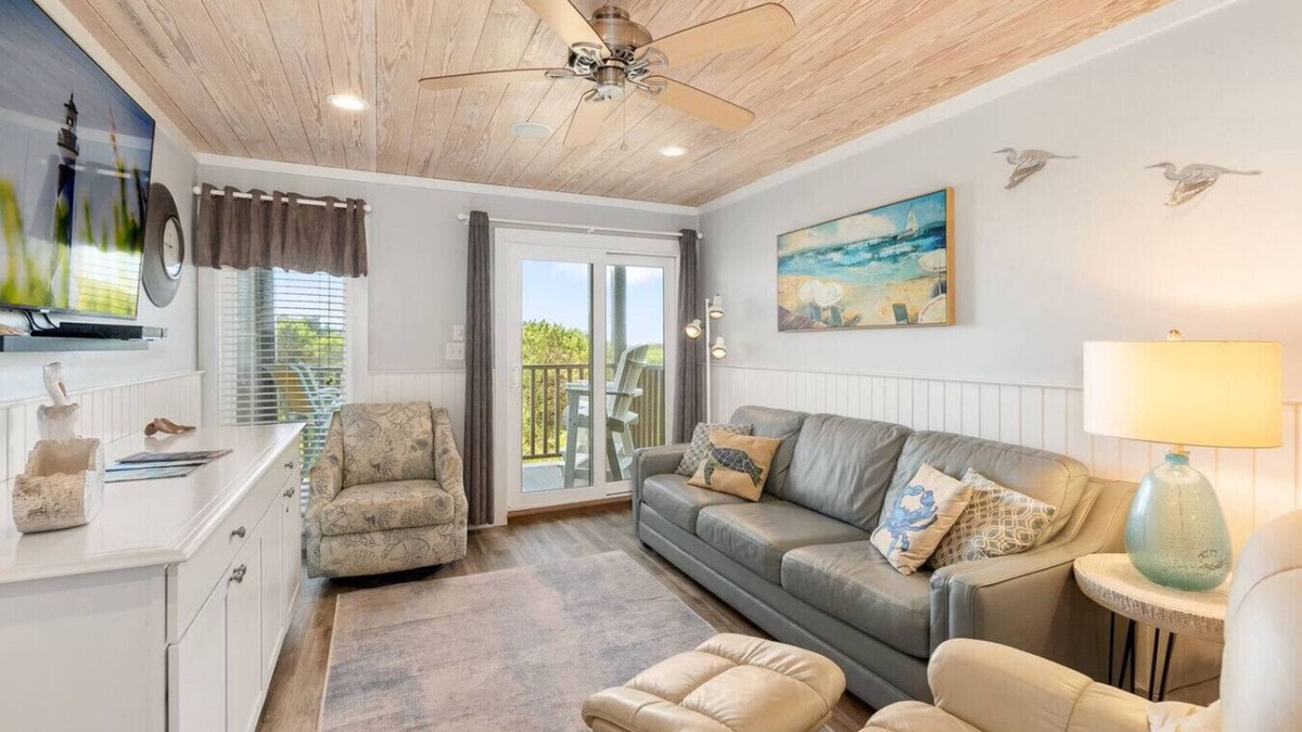Morehead City Apartment | 20% Off~ Oceanfront Condo~ Pools