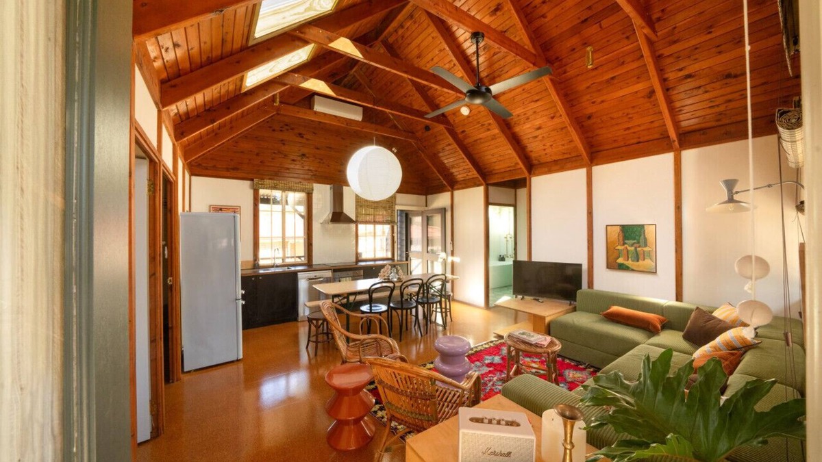 Huskisson Cabin | 20 People/9 Bedroom/13 Beds Cabin Compound in the heart of Huskisson