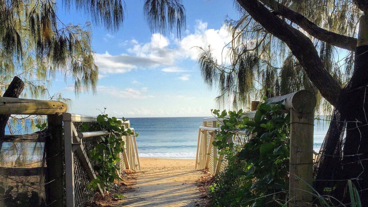 Mooloolaba Apartment | 20 Steps to the Sand! - Beachfront Apartment! No Roads to Cross