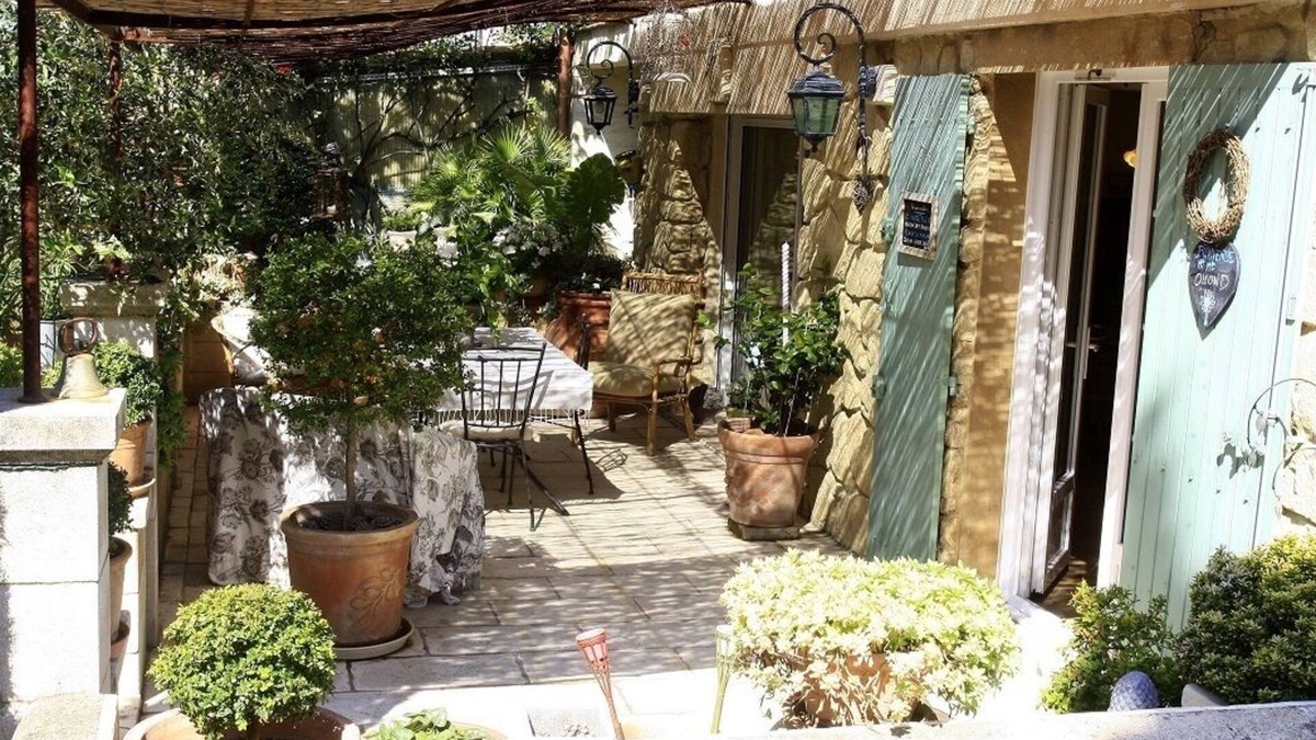 Chateauneuf-de-Gadagne Apartment | 200 meters from the heart of the village, App 55 M² WiFi In a closed courtyard, quiet