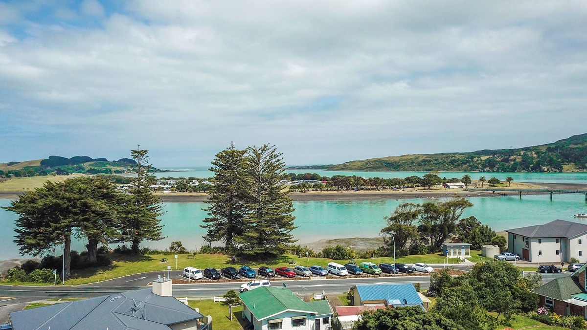 Raglan Cottage | 200 meters from town, just across the road from the water.