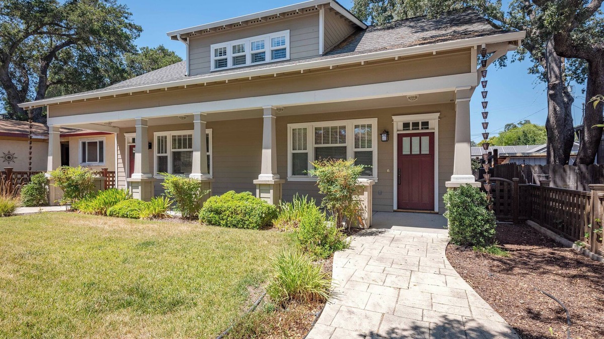 Paso Robles House | 2000 sf Downtown, 1BR loft, gourmet kitchen, great entertaining.