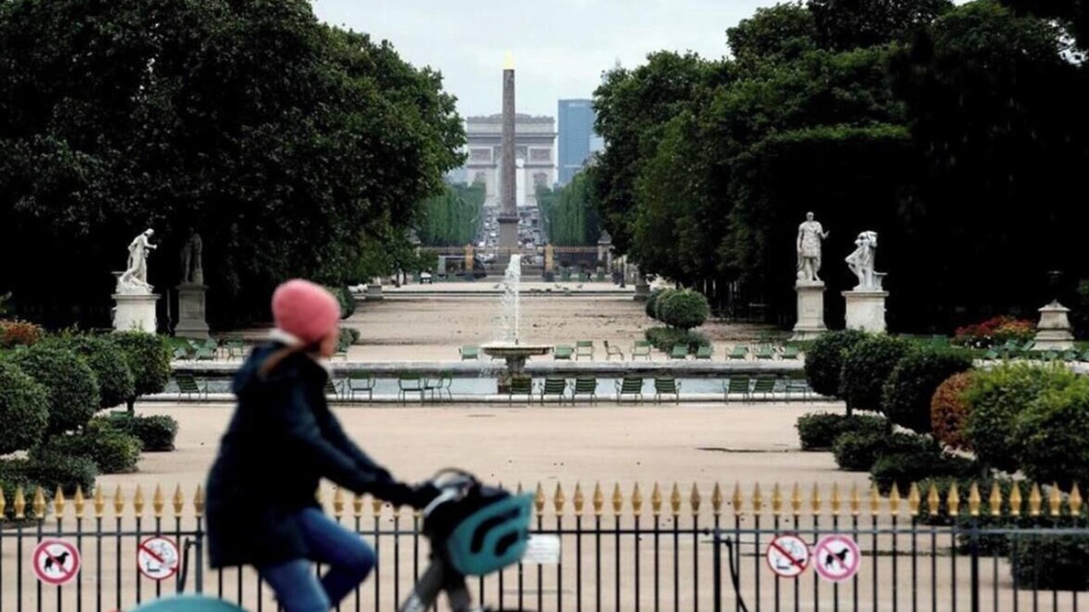15th Arrondissement Apartment | 200m2 in the Grenelle/Eiffel district-A dive into French history and art
