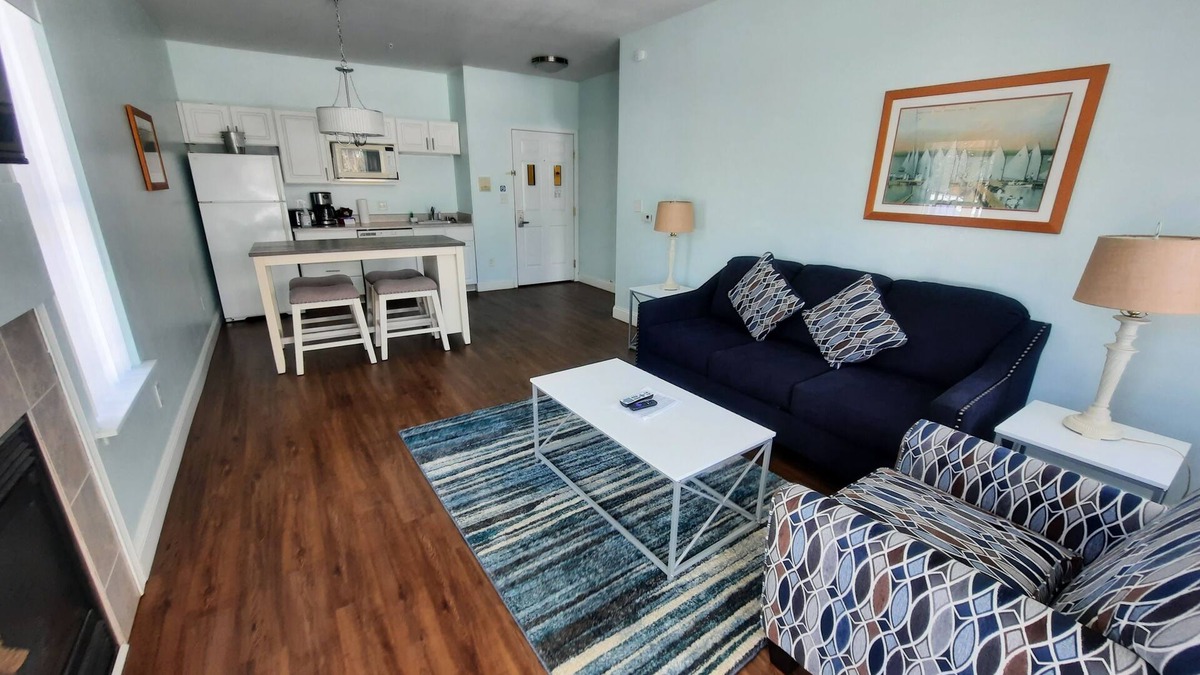 Delavan Lake Condo | 202 - One Bedroom Condo Suite