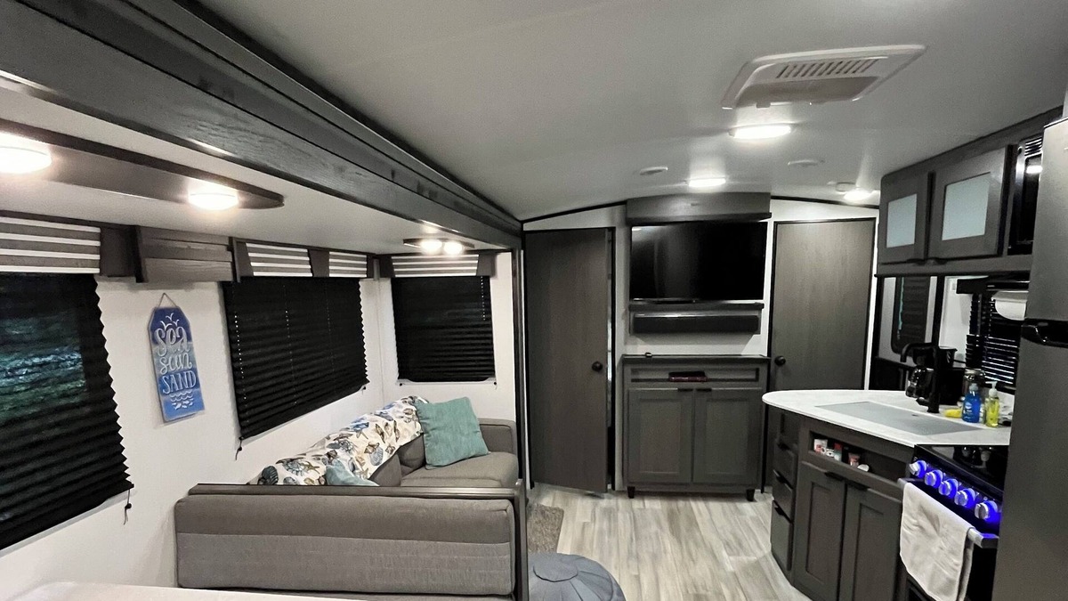 Arcadia House | 2021 Clean Modern Camper Fun & Relaxing Farm Adventure