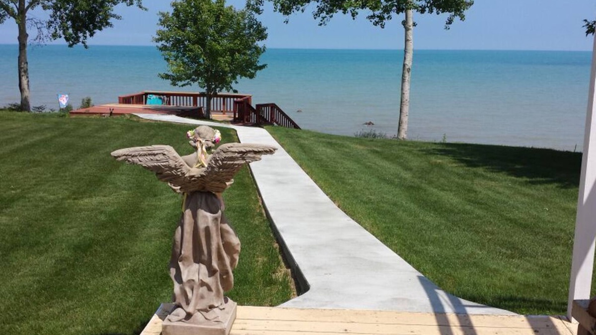 Deckerville House | 2021 months now available.
