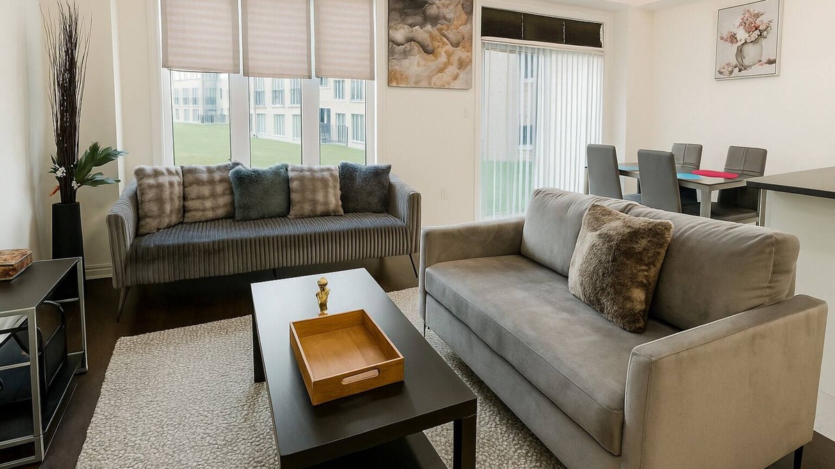 Vaughan Bed & Breakfast | 2024-Built Elegant 3BR Home in Kleinburg Vaughan—18 mins to Canada's Wonderland!