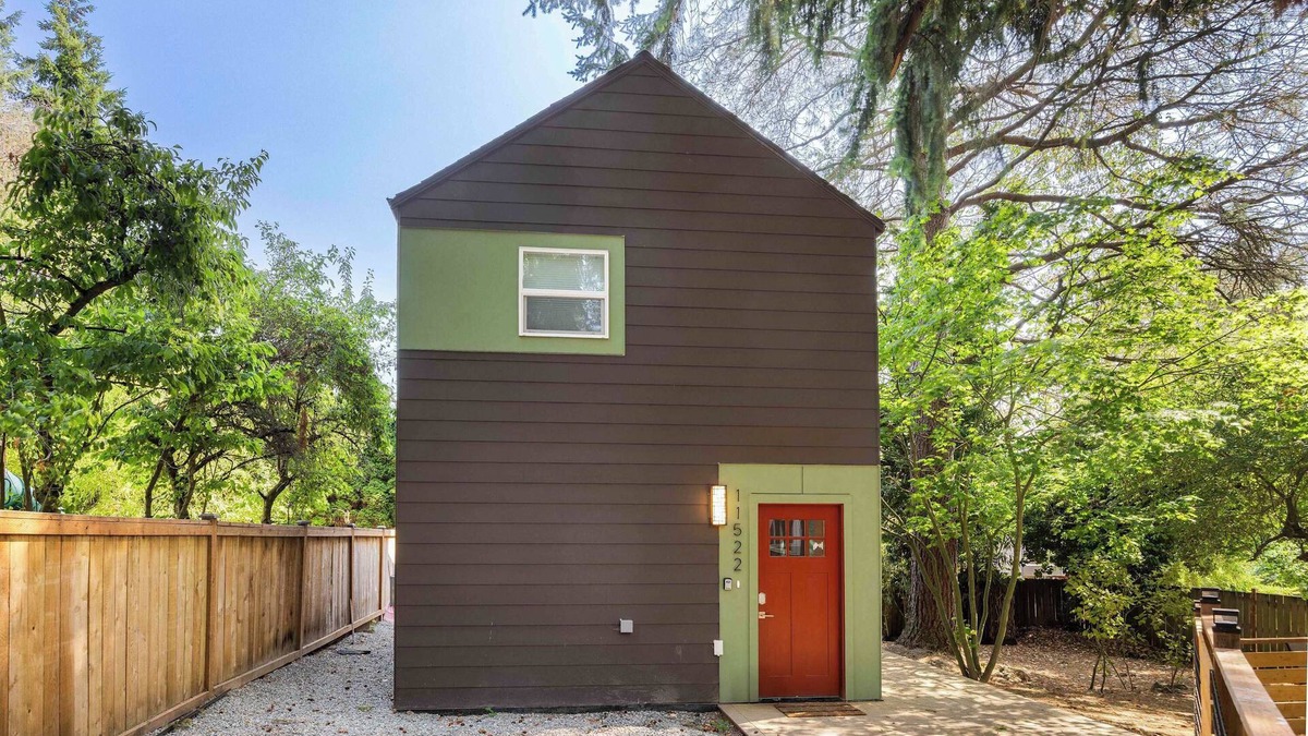 Northgate House | 2025 Built Modern Retreat w/3 AC in Safe Location