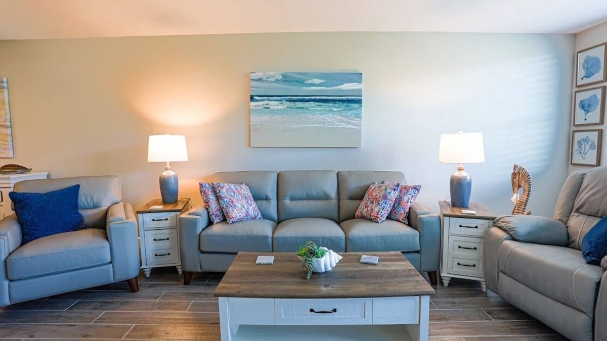 Sanibel Condo | 2025 PRICES REDUCED 1st Floor Beach Access 2 B/B, 5 Star Reviews Extremely Clean