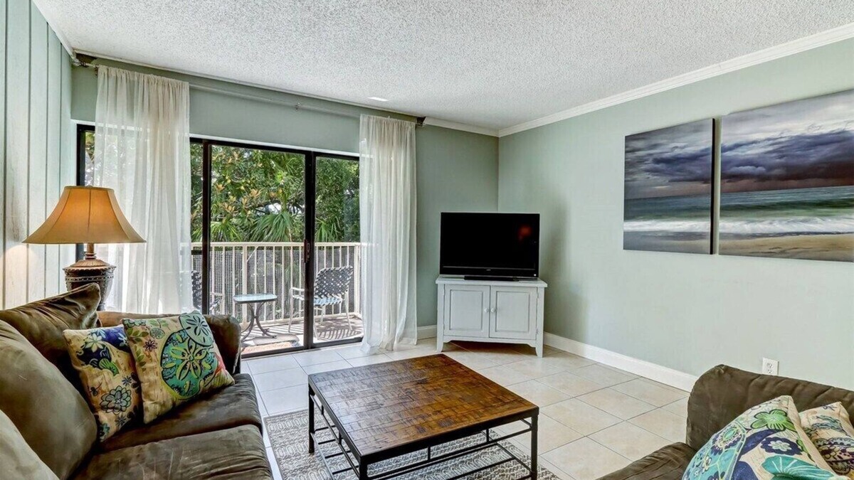 American Beach Condo | 2026 Beachwood - Hosted by Moore AI Rentals