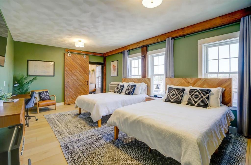 Waunakee Hotel | 204 - Double Queen
