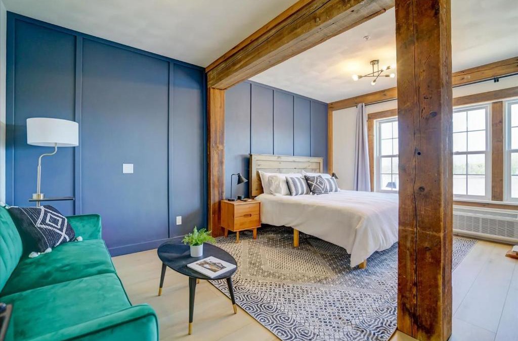 Waunakee Hotel | 206 - King Suite