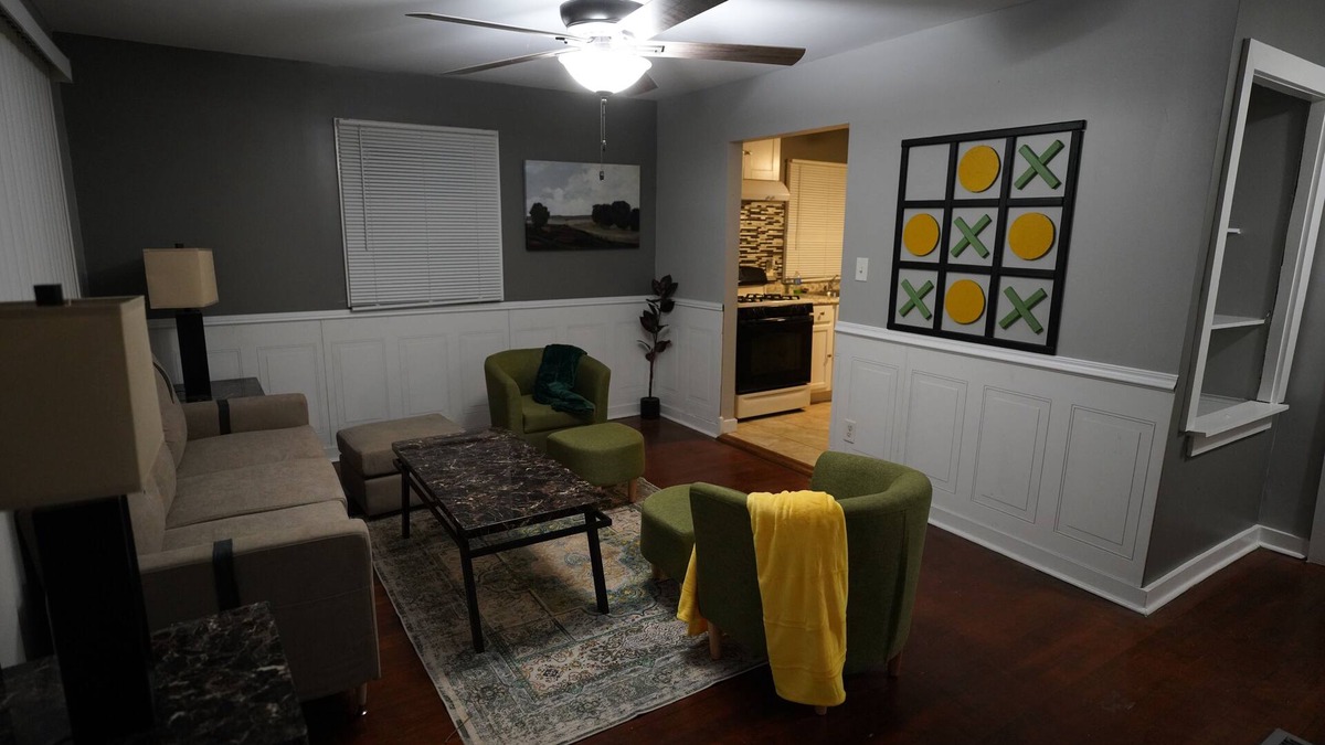 Gary House | 20mins from beach, 10guests/WIFI/1.2 baths/ping pong/pool table/treadmill n