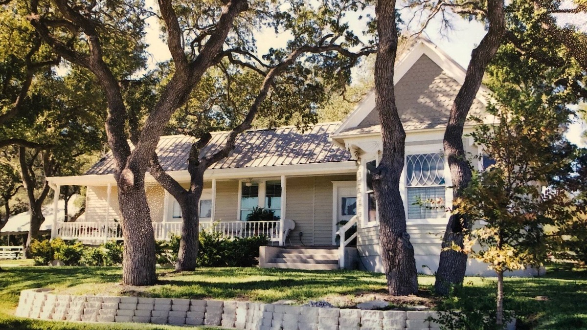 Walburg House | 20th century farmhouse in the Walburg community
