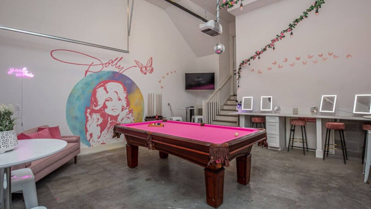 Rolling Mill Hill House | 21 Bed Downtown Luxury Bachelorette w Rooftop