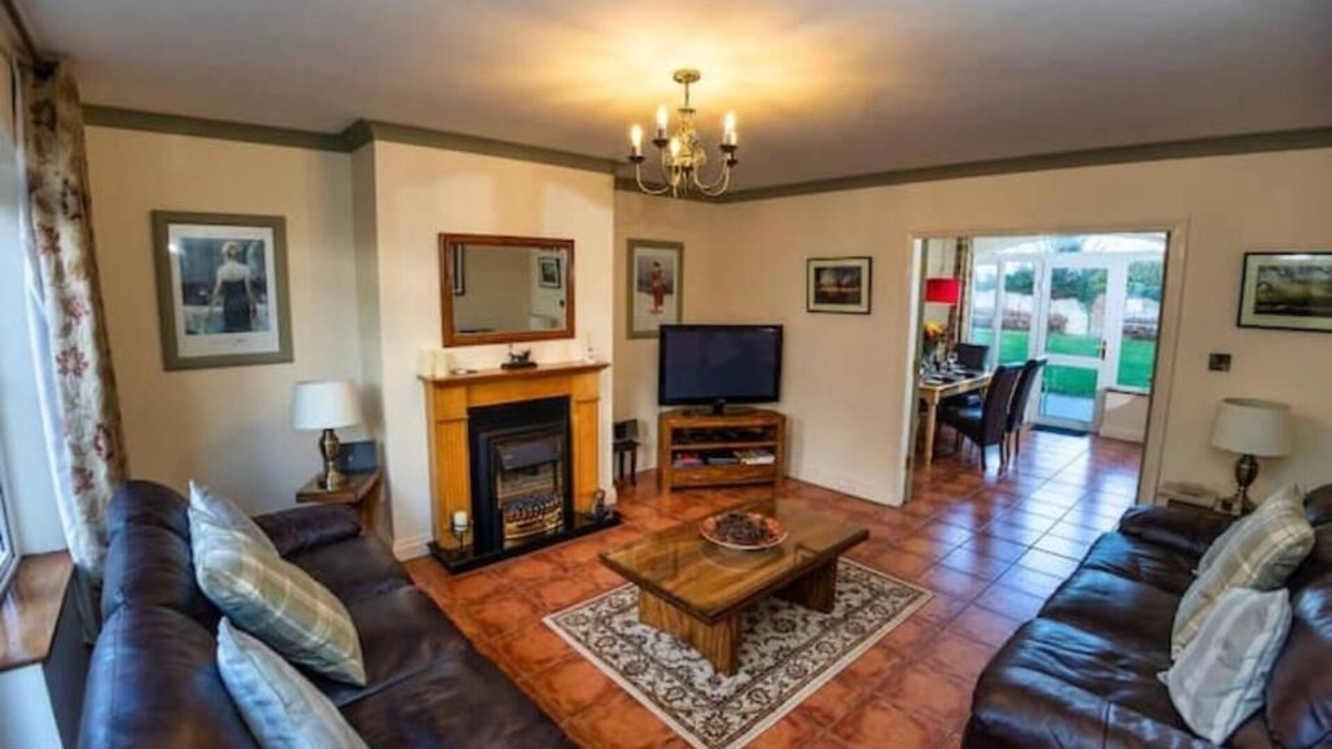 Killarney House | 21 Killarney Holiday Village