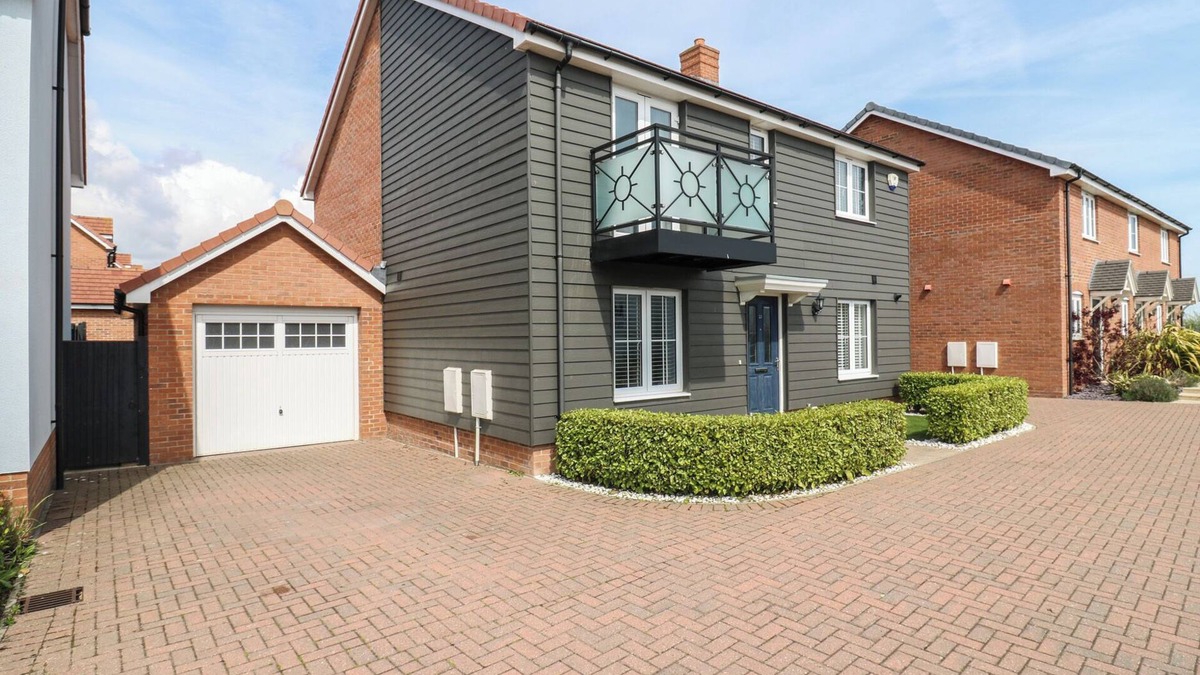 Walton on the Naze House | 21 SKIPPERS WAY, pet friendly, with a garden in Walton-On-The-Naze
