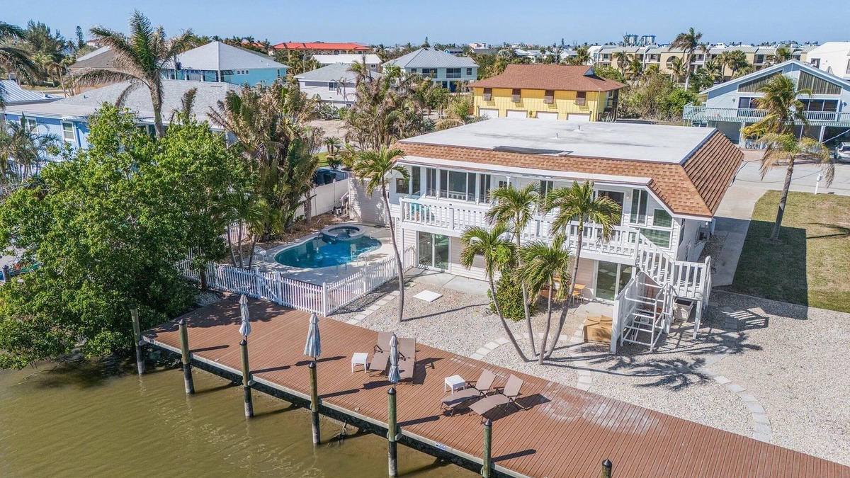 Fort Myers Beach House | 21591 Entire Waterfront Duplex w/Pool & Spa