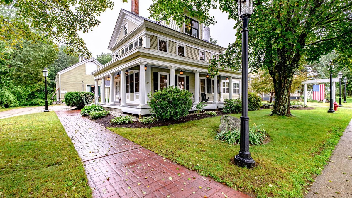 Bethel House | 22 Broad Steet - Perfect for wedding groups. Walking Distance to The Bethel Inn