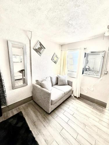Bryant Apartment | # 22 Cozy Mini House by the Lake