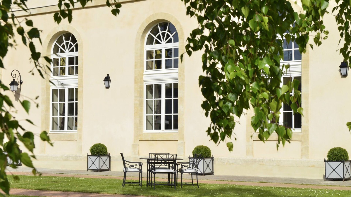 Bayeux Apartment | 220 m2 furnished apartment facing the cathedral, historic center of Bayeux
