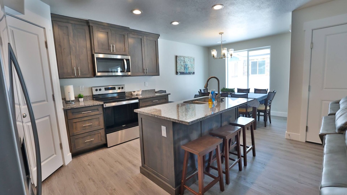 Garden City House | 225 - Bear Lake Escapes. Beautiful & brand new! Unbeatable location in Garden City