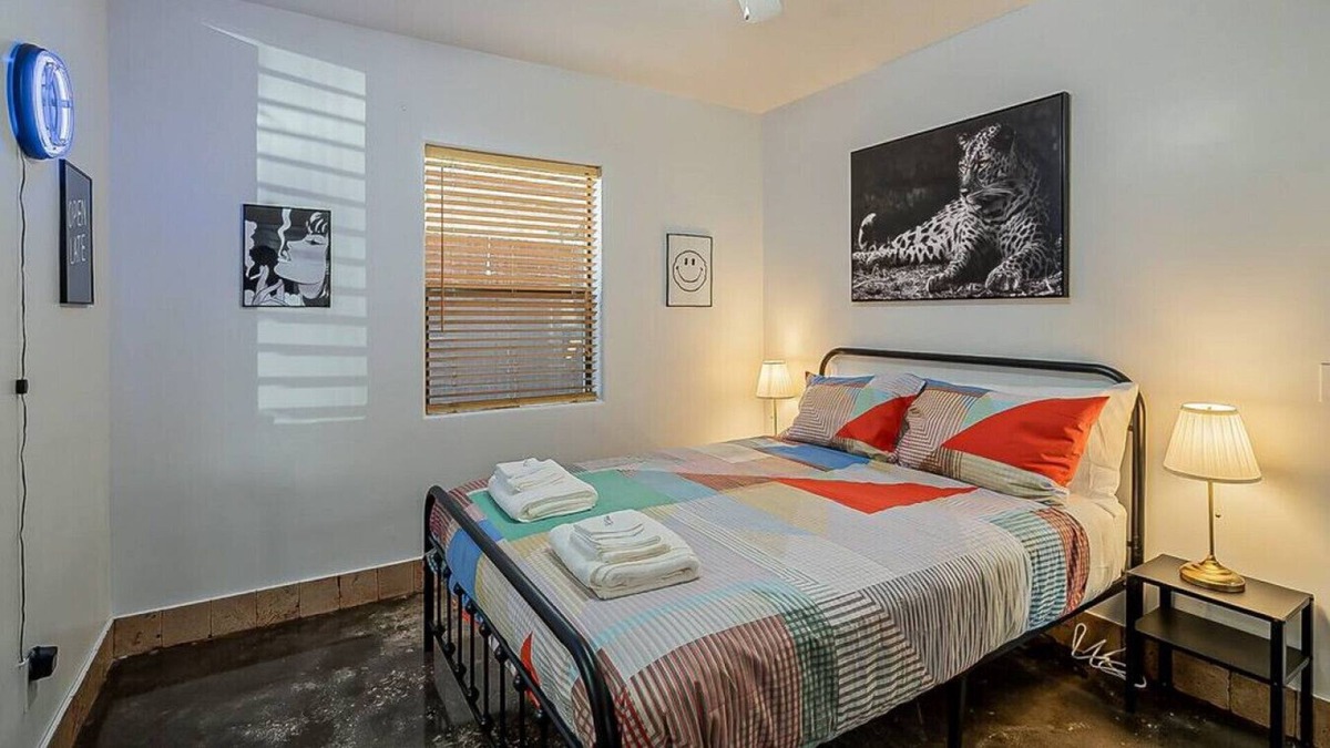 Fairview Place House | 2254 N 17th Ave Main Updated Historic 2B/2B -10 min from Downtown