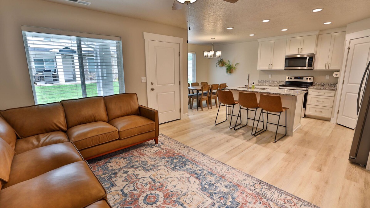 Garden City House | 227 - Bear Lake Escapes. Beautiful Home in an Unbeatable Location