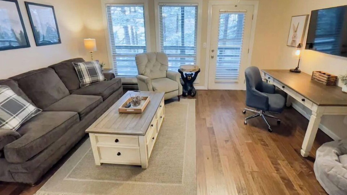 Snowshoe Condo | 23 Mountain Crest, Snowshoe, WV - Country Chic
