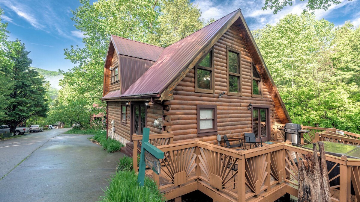 Gatlinburg Cabin | 23 The Cub House