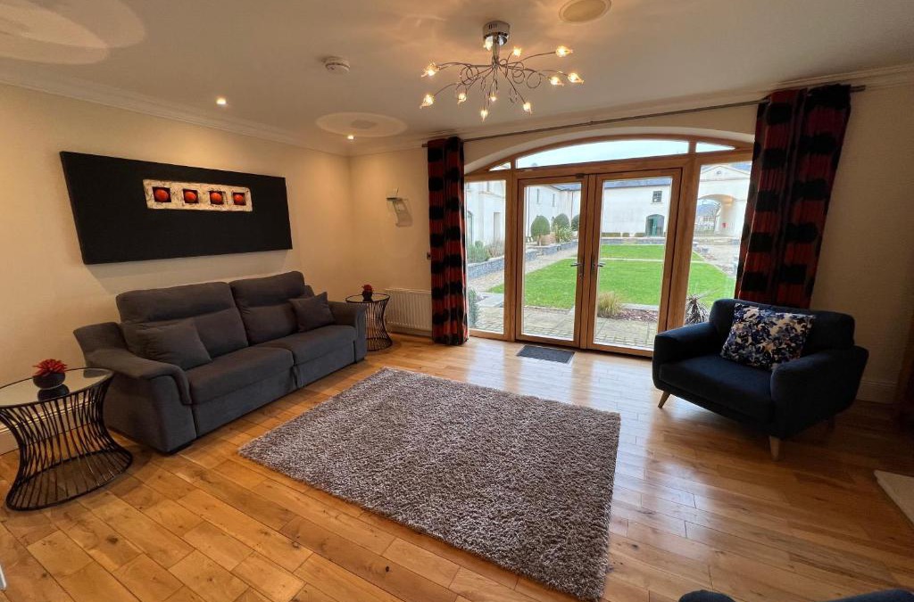 Enniskillen House | 24 Castle Hume Court Holiday House