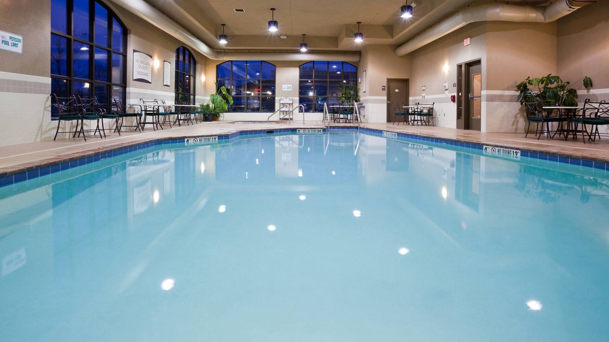 Franklin Condo | 24 Hour Business Center + Indoor Pool + Hot Tub | Close to the Airport!