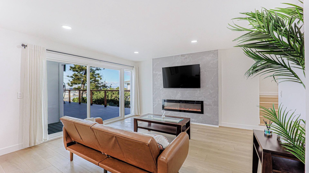South San Mateo Apartment | 246A- Modern 3B2B w/Deck & View by Hillsdale Mall