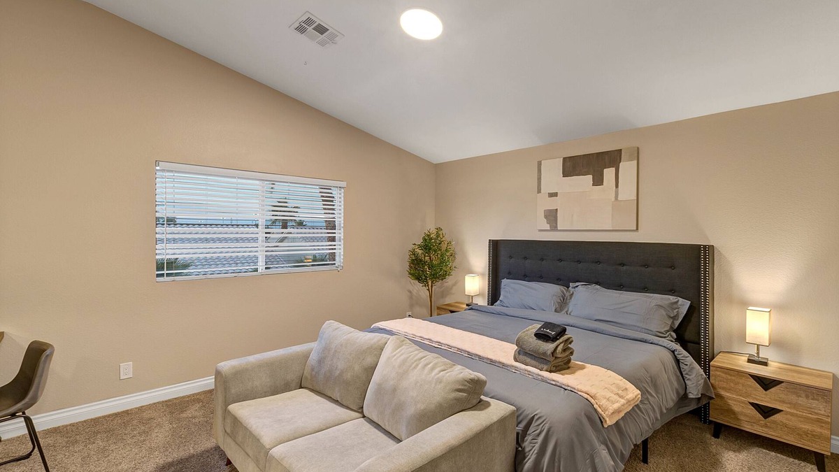 Silverado Ranch House | 24hr Host - New Renovated 4 bedroom home!