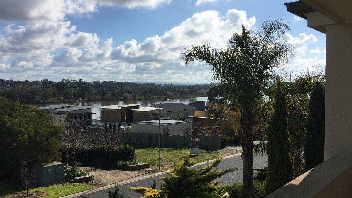 Long Flat House | 24QL - work or play ... stay