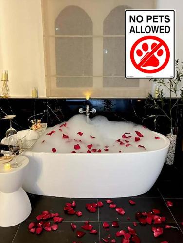 Nakhon Sawan Hotel | 24Rooms นครสวรรค์