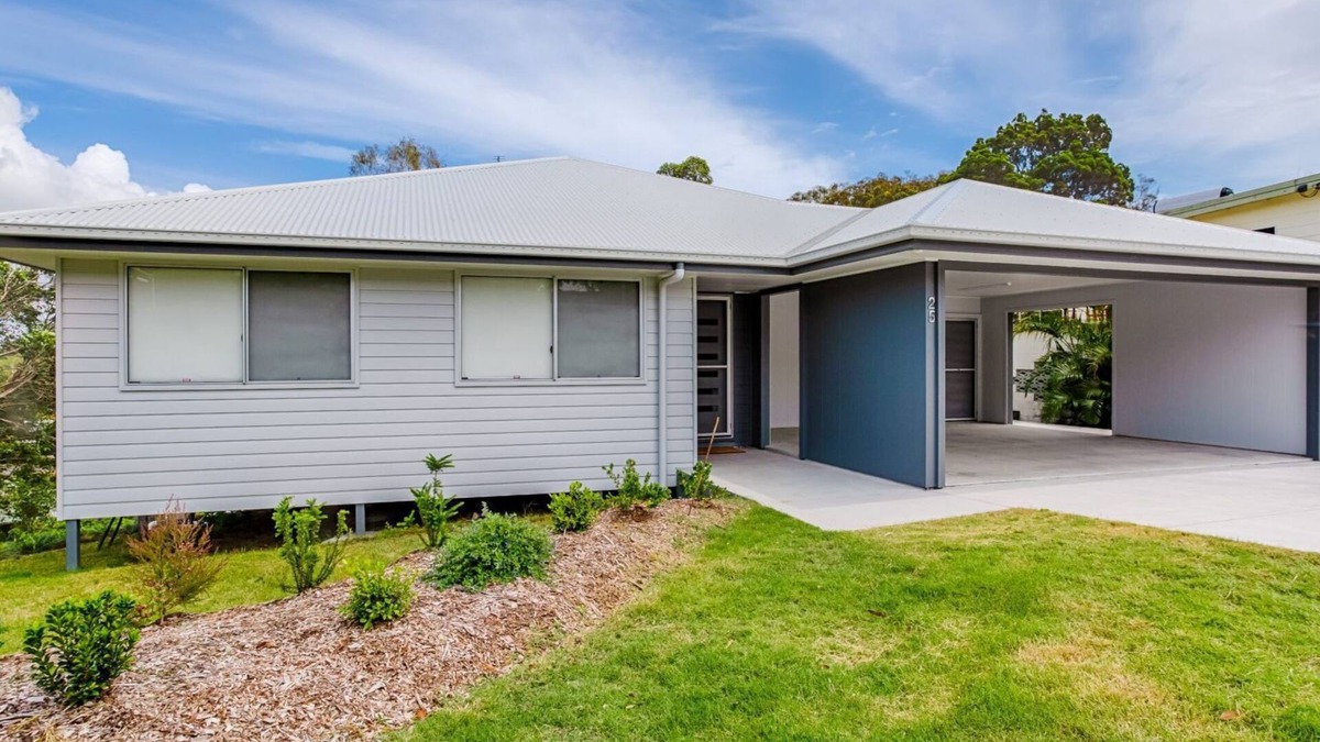 Rainbow Beach House | 25 Cooloola Drive - Rainbow Beach. Stunning, Modern, Open Plan Beach House. Wifi.