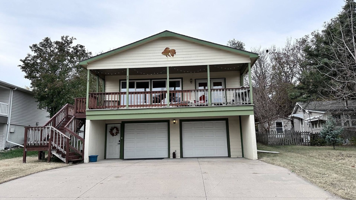 Marion House | 25% off 2+ ni rate in July! Ask host! Lovely lake view. Clean.Weekend get-away!