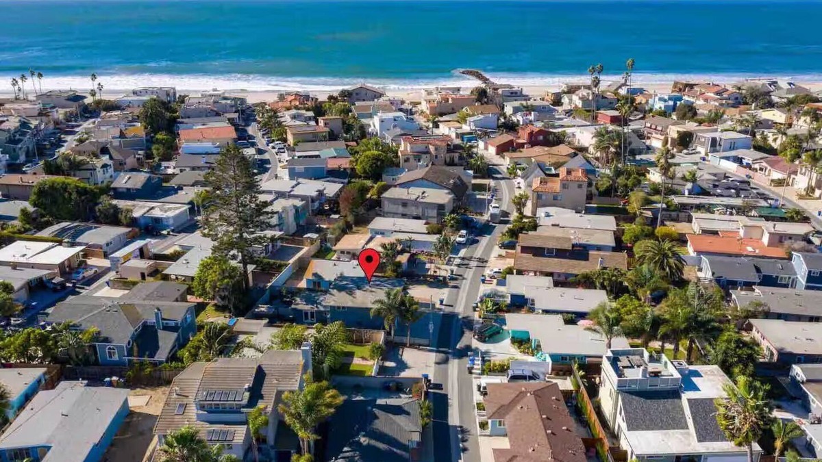 Pierpont Bay House | 25% Off Sept! Walk To Beach, Beautiful Ocean Views
