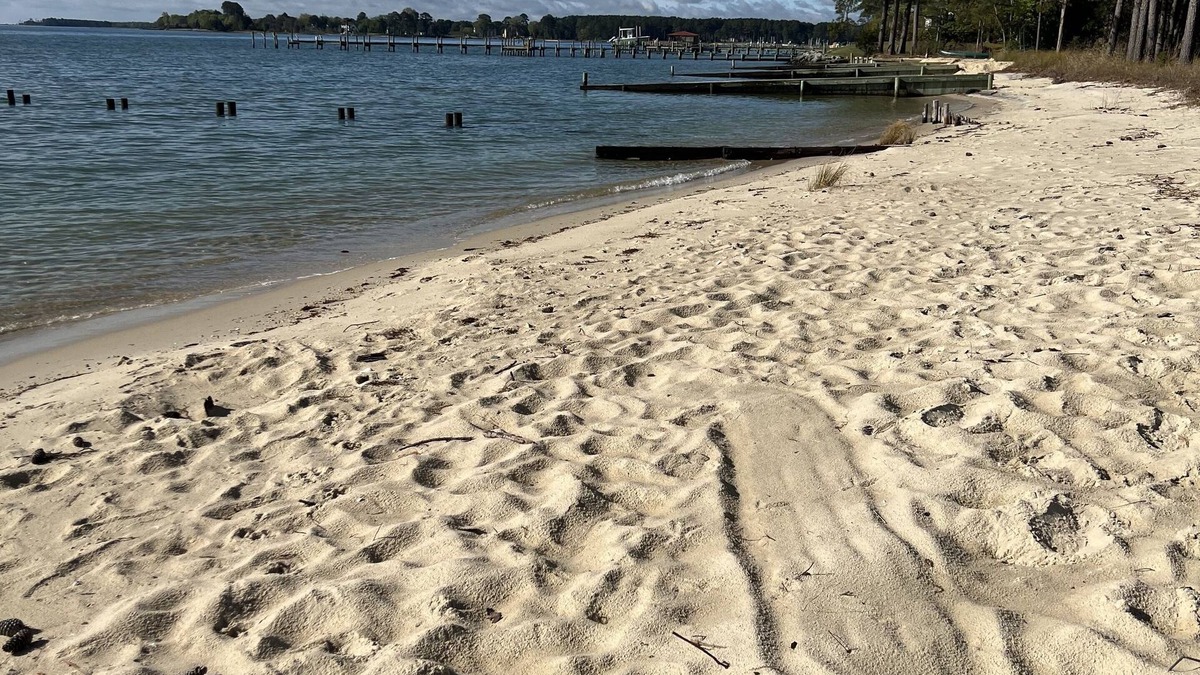 Reedville House | 250 ft Private Beach & Dock- The Perfect Riverfront Family Friendly Retreat