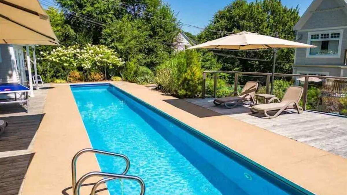 Chester House | 2500' | Front HBR | Lap Pool | DT 5 Min Walk | 3BD