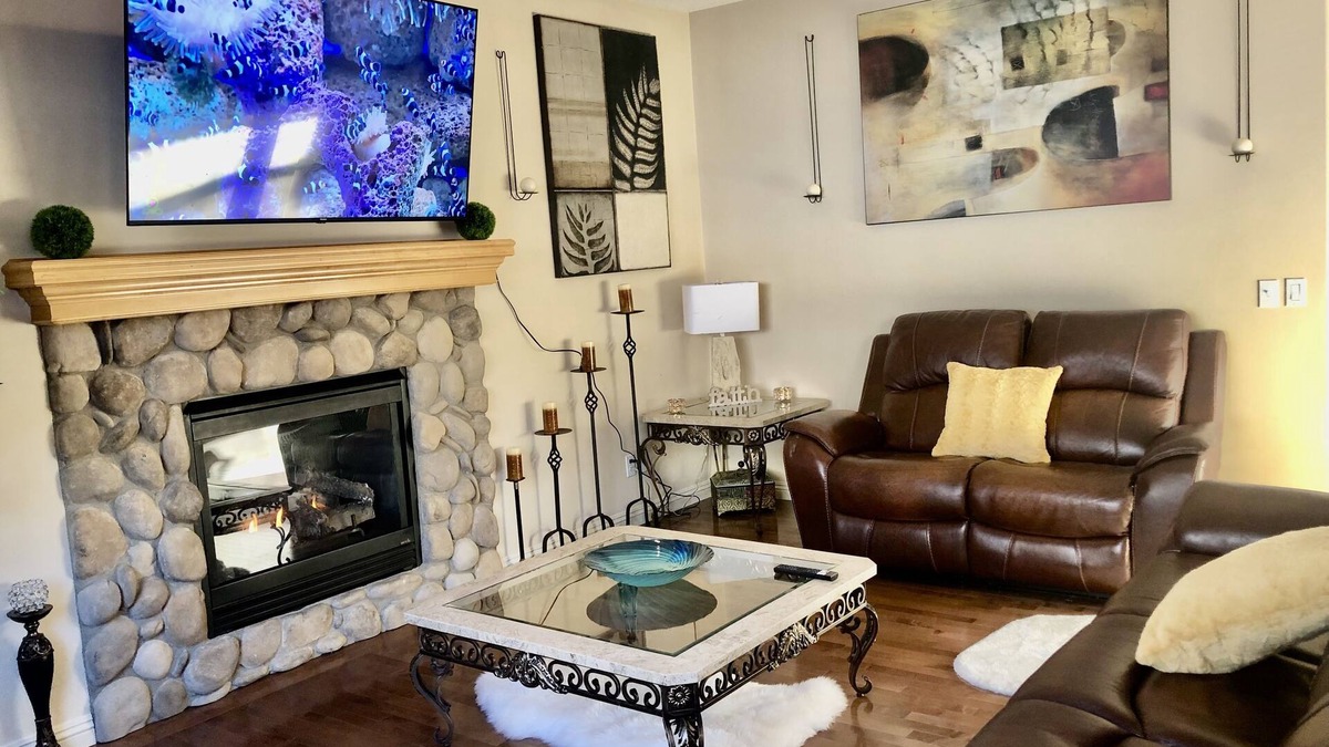 Springbank Hill House | 2500 sq house in springbank hill BL 261818