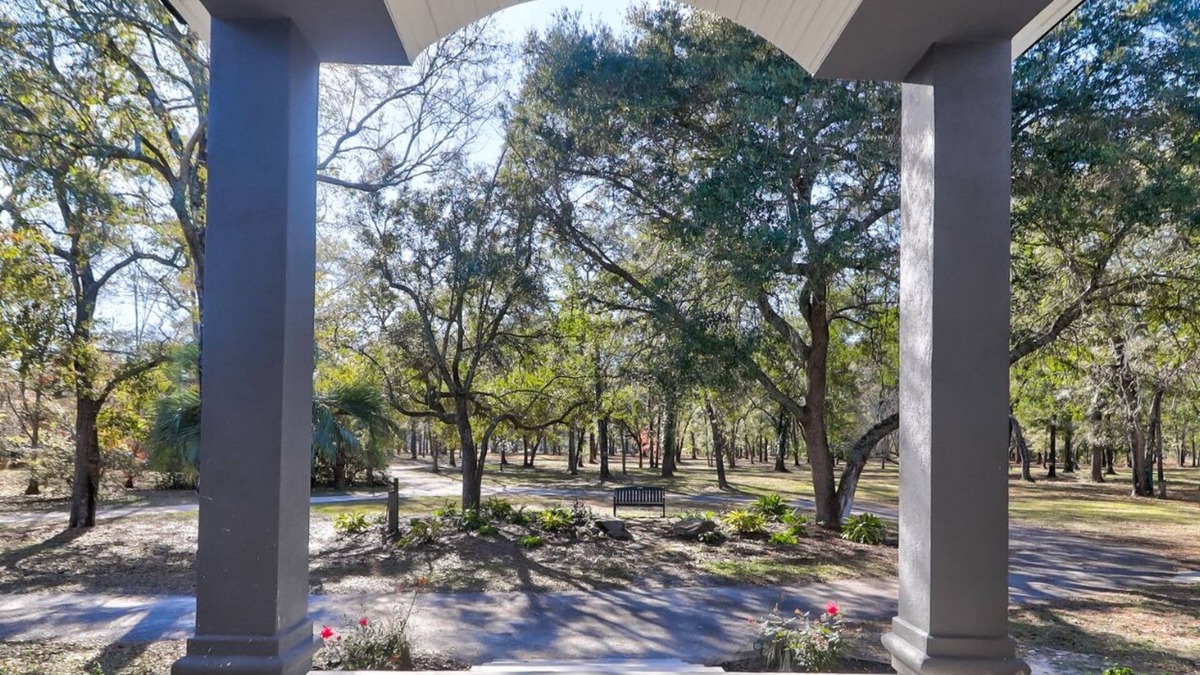 Ravenel House | 26 acre gated private property close to Downtown Charleston on a lake